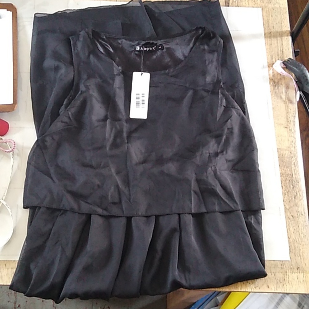 #579 women's size large black sleeveless floor length dress